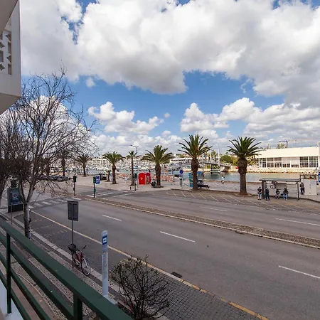 B77 - River View In Appartement *