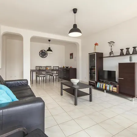 B77 - Im On Avenida In *